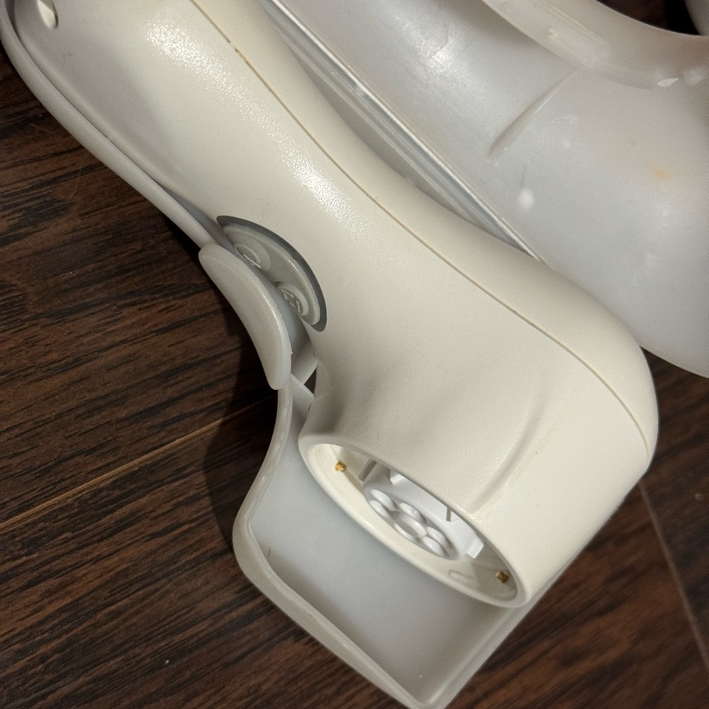 Clarisonic Mia 2 Sonic Facial Cleansing Unit - Picture 4 of 6